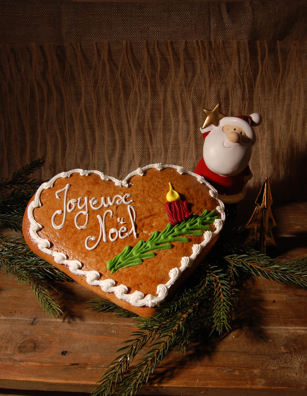 Pain d'épices d'Alsace en forme de coeur pour Noël 