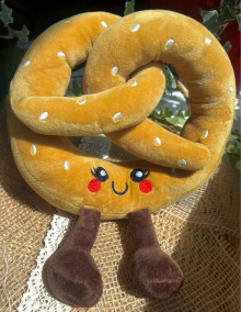 Peluche Bretzel 28cm